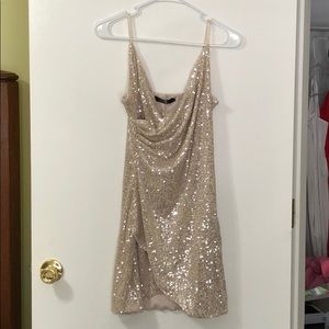 Gold Sequins Mini Dress! Size: L